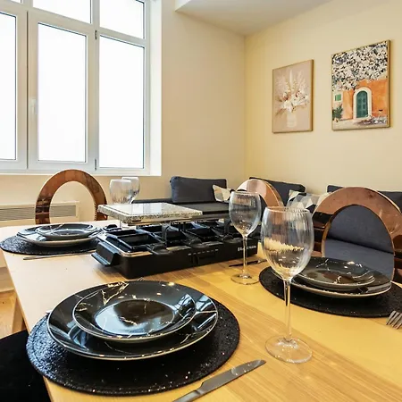 Hyper Centre Apartment